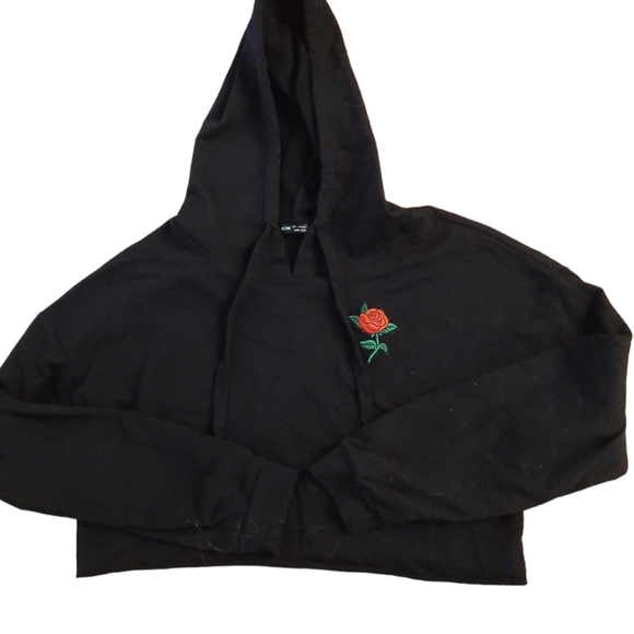 Shein cropped black with rose emblem hoodie Size Large - Picture 2 of 3